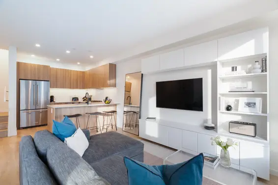 12 533 East 3rd Street, North Vancouver For Sale - image 7