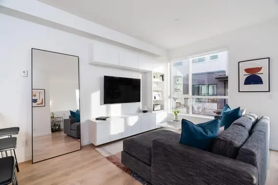 12 533 East 3rd Street, North Vancouver For Sale - image 8