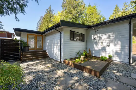 27 Brunswick Beach Road, West Vancouver For Sale - image 3