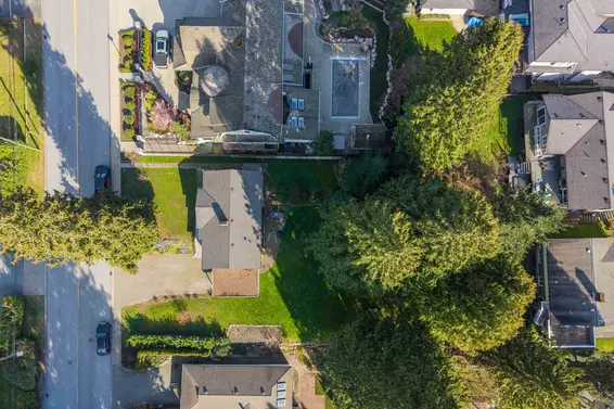 551 East Osborne Road, North Vancouver For Sale - image 2