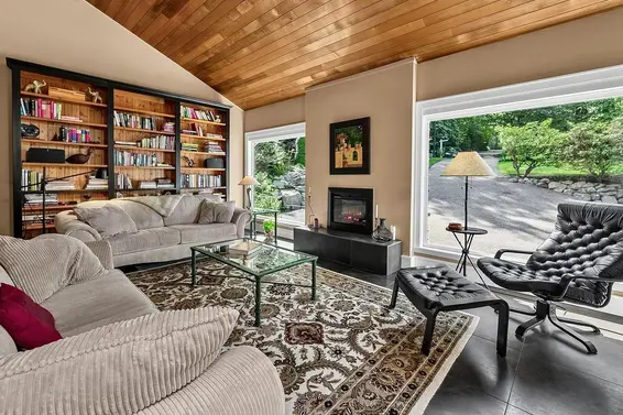 8568 Bedora Place, West Vancouver For Sale - image 2