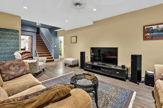 8568 Bedora Place, West Vancouver For Sale - image 23