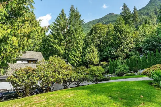 8568 Bedora Place, West Vancouver For Sale - image 36