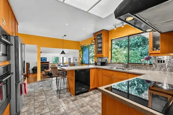 8568 Bedora Place, West Vancouver For Sale - image 6