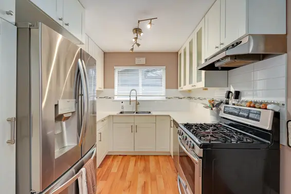 1263 Cloverley Street, North Vancouver For Sale - image 10