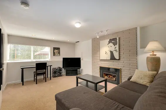 1263 Cloverley Street, North Vancouver For Sale - image 18