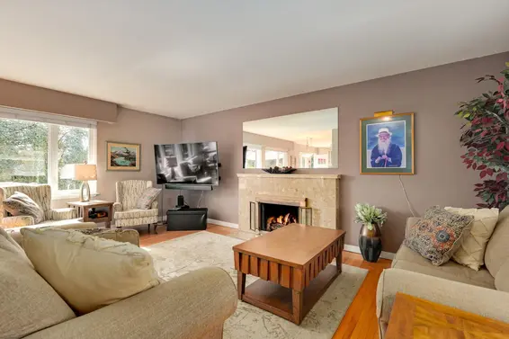 1263 Cloverley Street, North Vancouver For Sale - image 3