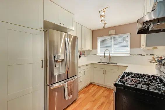1263 Cloverley Street, North Vancouver For Sale - image 9