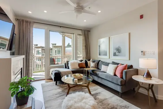 526 119 West 22nd Street, North Vancouver