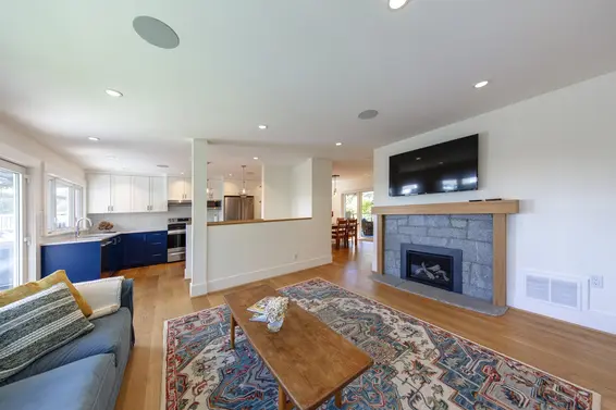 1243 Cloverley Street, North Vancouver For Sale - image 11