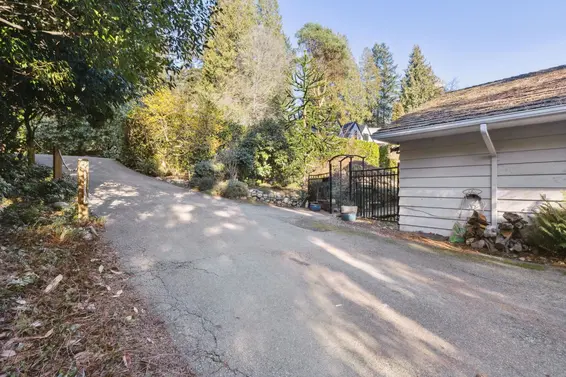 4028 Rose Crescent, West Vancouver For Sale - image 30