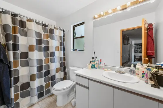 1777 Caledonia Avenue, North Vancouver For Sale - image 11