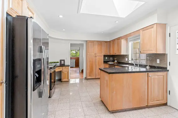 1211 Chartwell Drive, West Vancouver For Sale - image 8