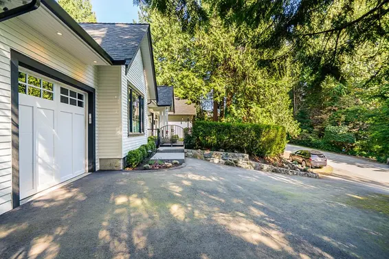 435 Macbeth Crescent, West Vancouver For Sale - image 3