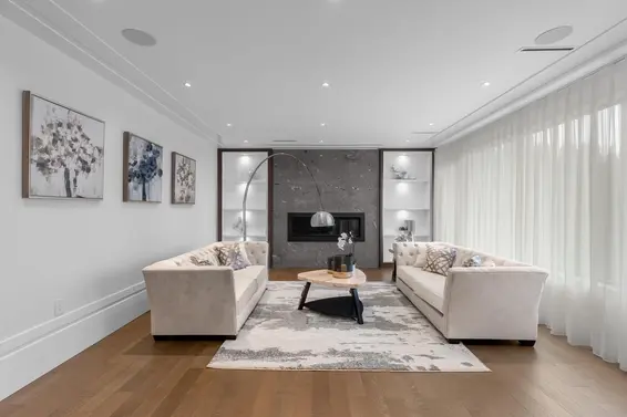 925 Beaumont Drive, North Vancouver For Sale - image 3