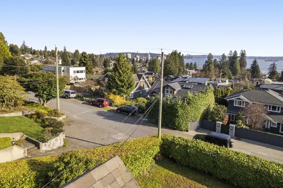 2441 Nelson Avenue, West Vancouver For Sale - image 2