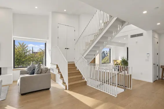 366 West 25th Street, North Vancouver For Sale - image 6