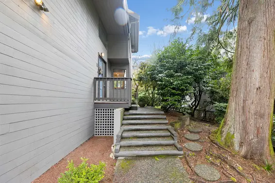 4306 Naughton Avenue, North Vancouver For Sale - image 4