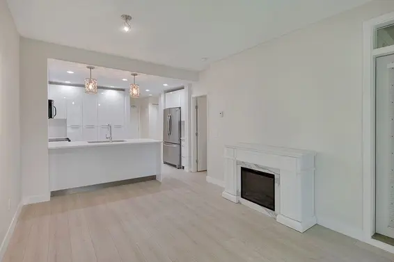404 733 West 3rd Street, North Vancouver