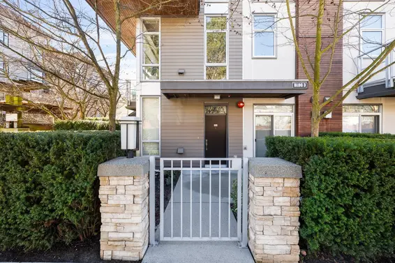 121 735 West 15th Street, North Vancouver