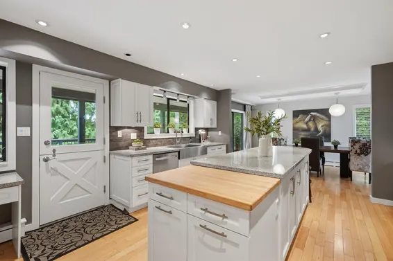 2261 Hill Drive, North Vancouver For Sale - image 10