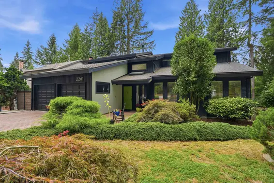 2261 Hill Drive, North Vancouver For Sale - image 2