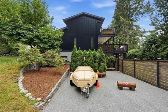 2261 Hill Drive, North Vancouver For Sale - image 37