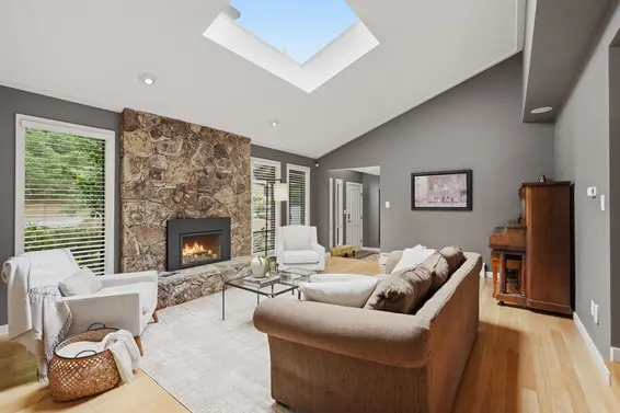 2261 Hill Drive, North Vancouver For Sale - image 5