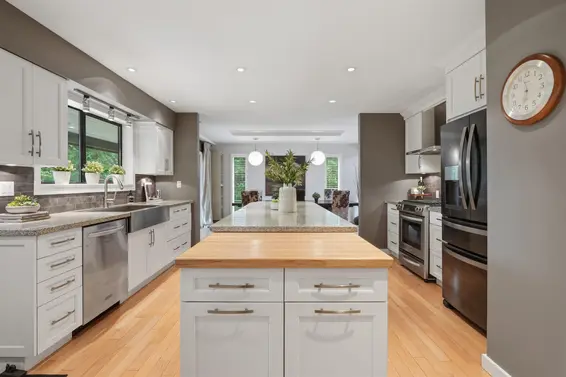 2261 Hill Drive, North Vancouver For Sale - image 9