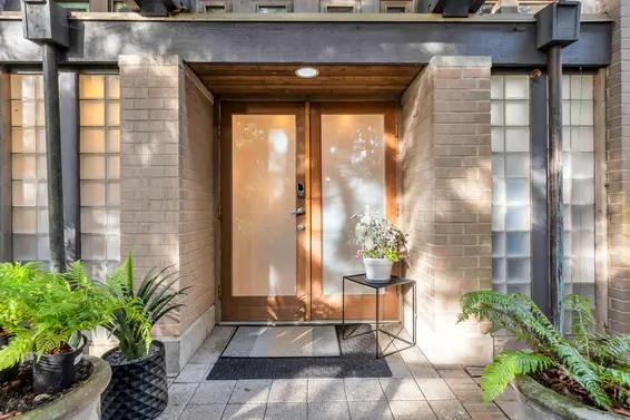 4 328 East 2nd Street, North Vancouver