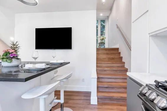 4 328 East 2nd Street, North Vancouver For Sale - image 7