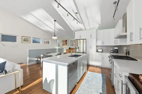 20 415 West Esplanade, North Vancouver For Sale - image 10