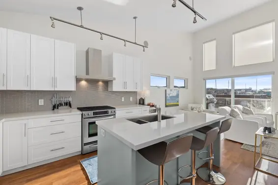 20 415 West Esplanade, North Vancouver For Sale - image 11