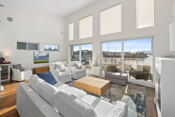 20 415 West Esplanade, North Vancouver For Sale - image 2