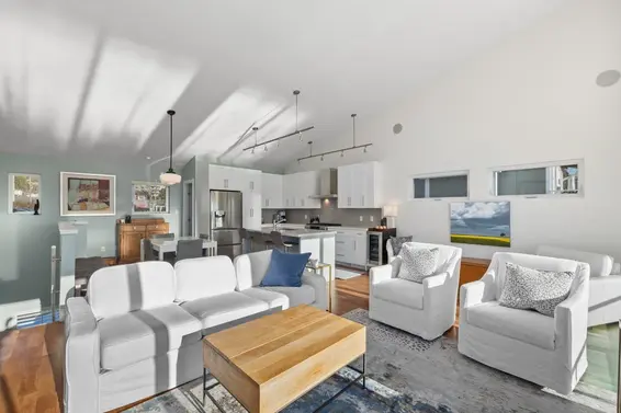 20 415 West Esplanade, North Vancouver For Sale - image 3