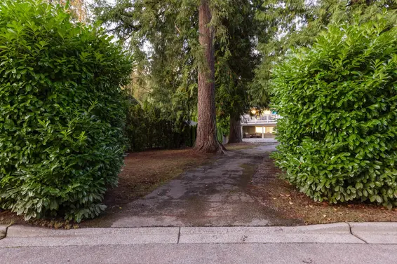 4123 Virginia Crescent, North Vancouver For Sale - image 25