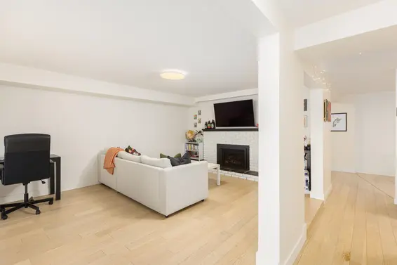 1231 Cloverley Street, North Vancouver For Sale - image 18