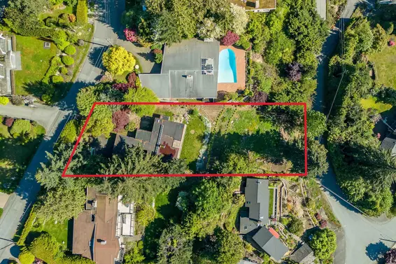 2664 Rosebery Avenue, West Vancouver For Sale - image 2