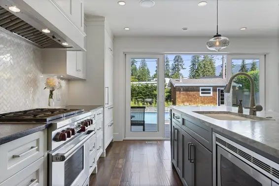 1140 Cortell Street, North Vancouver For Sale - image 2