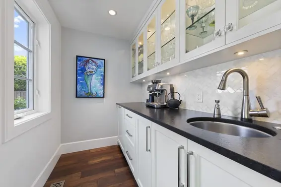 1140 Cortell Street, North Vancouver For Sale - image 4