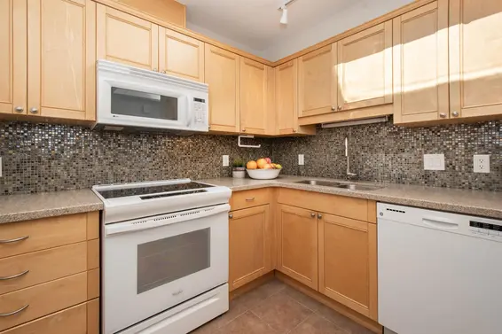 309 843 22nd Street, West Vancouver For Sale - image 7