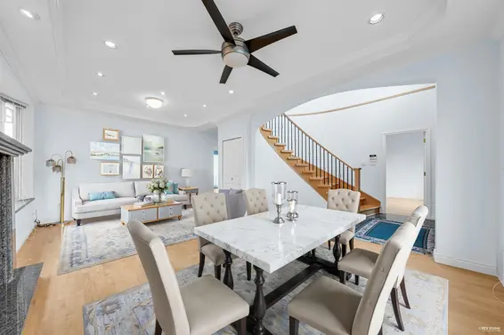 213 West 28th Street, North Vancouver For Sale - image 3