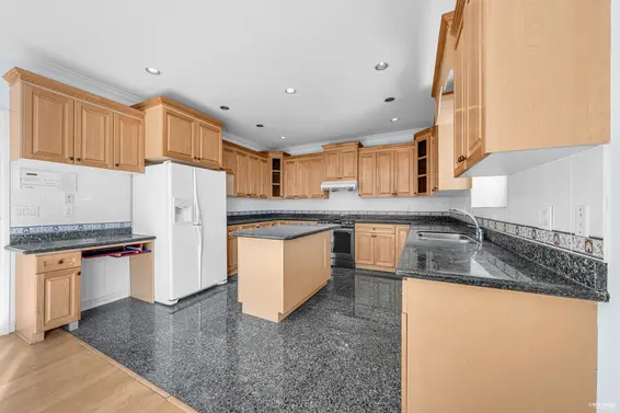 213 West 28th Street, North Vancouver For Sale - image 4
