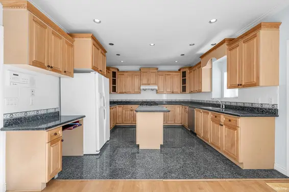 213 West 28th Street, North Vancouver For Sale - image 5