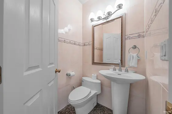 213 West 28th Street, North Vancouver For Sale - image 8