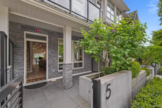 5 115 West Queens Road, North Vancouver For Sale - image 2