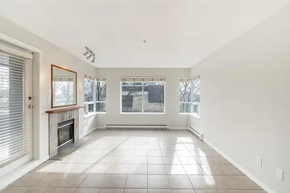 101 120 East 2nd Street, North Vancouver For Sale - image 3