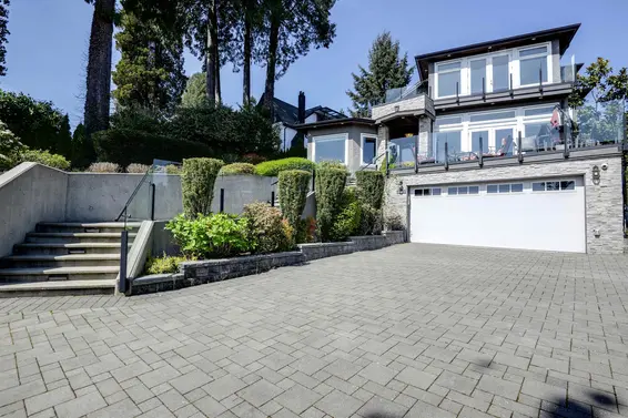 2567 Lawson Avenue, West Vancouver For Sale - image 2