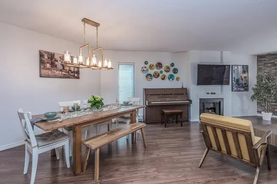 206 3191 Mountain Highway, North Vancouver For Sale - image 2