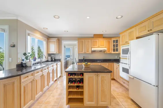 1440 Sandhurst Place, West Vancouver For Sale - image 9